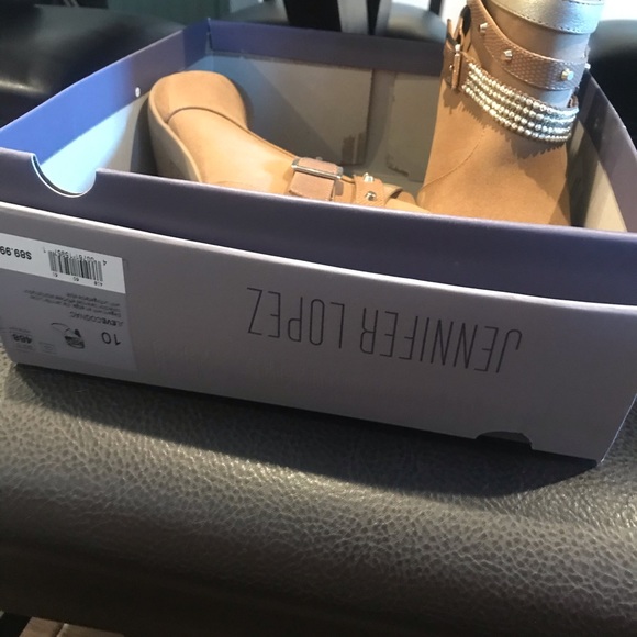 Brown/Tan ankle boots - Picture 2 of 3